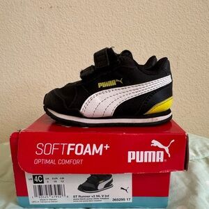 Puma ST Runner v2 style 365295-17  Black and White Toddler Sneakers size 4